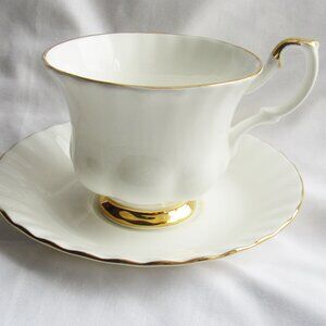 Royal Albert Val D'or Tea Cup and Saucer, English Bone China, Gold Gilt    R321